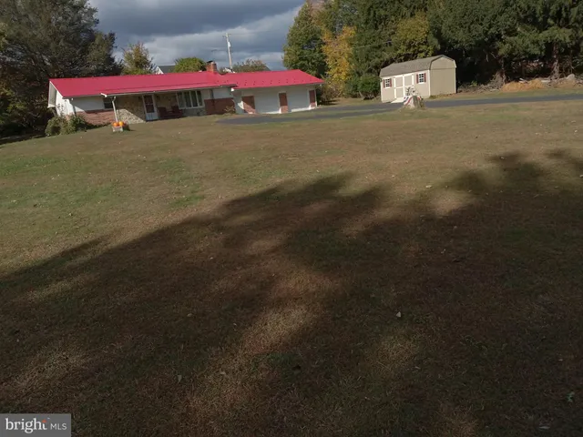 a view of a house with a backyard
