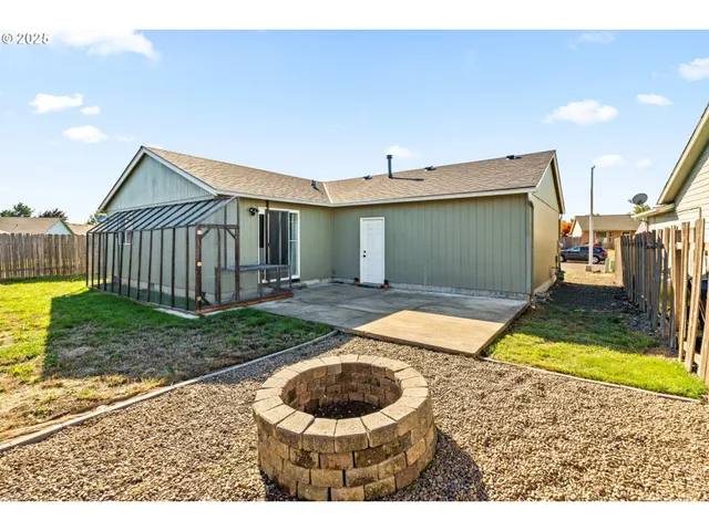 a view of an house with backyard and fence