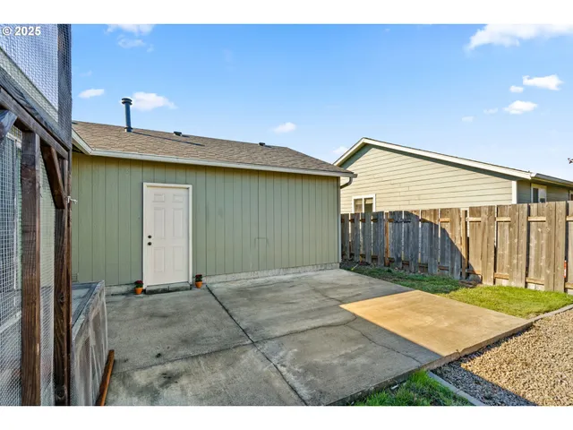 $380,000 | 3119 28th Avenue Southeast, Albany, OR 97322