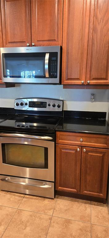 8180 Boat Hook Loop, Unit 108/301 Windermere, FL 34786 - Photo 2 of 27 a stove top oven sitting inside of a kitchen