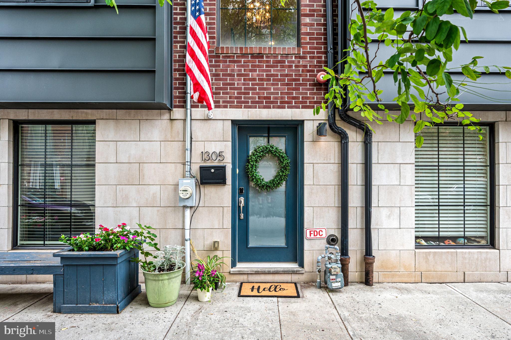 1305 South 2nd Street Philadelphia, PA 19147 - Photo 2 of 30 a front view of a house