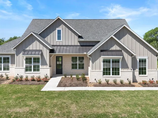 $949,990 | 226 Hydrangea Drive, Smithville, TX 78957