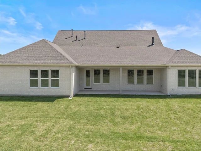 $949,990 | 226 Hydrangea Drive, Smithville, TX 78957