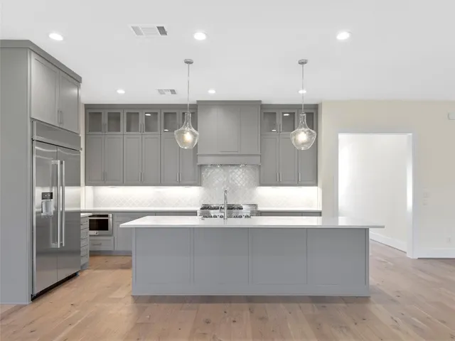 $949,990 | 226 Hydrangea Drive, Smithville, TX 78957