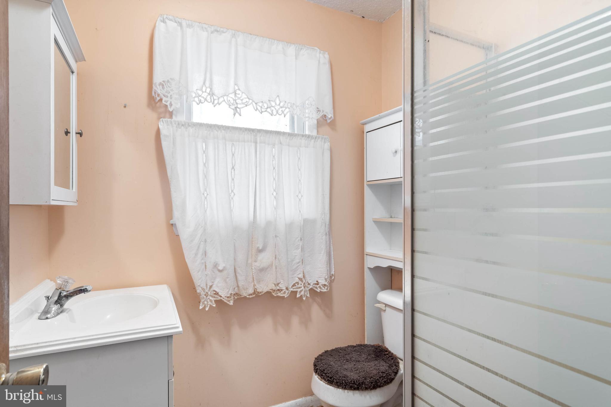 22243 Deep Branch Road Georgetown, DE 19947 - Photo 16 of 32 Primary Bedroom w/ Ensuite Bathroom, Walkin Closet