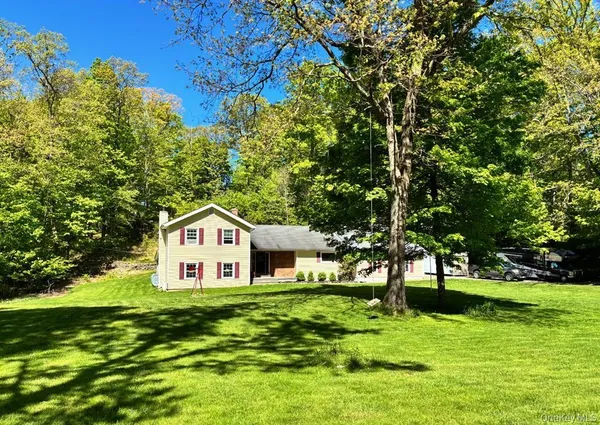 $700,000 | 21 Straub Drive, Pleasant Valley, NY 12569