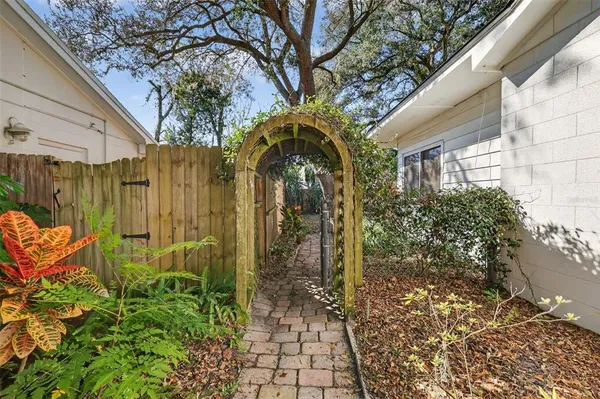 $375,000 | 3450 Laurel Drive, Mount Dora, FL 32757