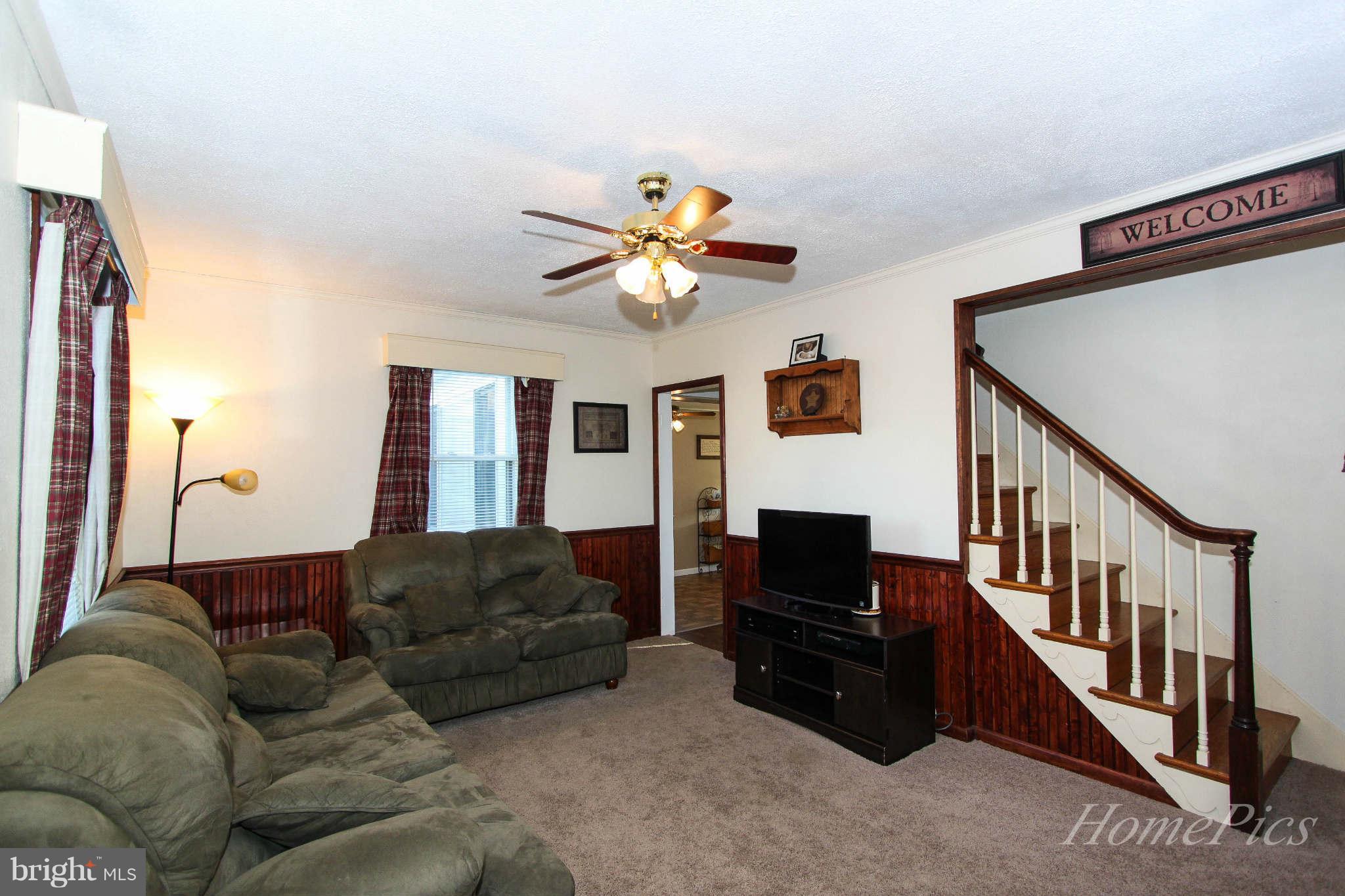 1049 Columbia Road Hagerstown, MD 21742 - Photo 13 of 30 Living Room