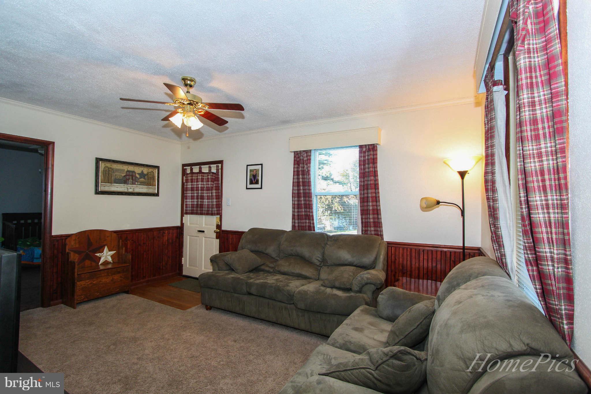 1049 Columbia Road Hagerstown, MD 21742 - Photo 15 of 30 Living Room
