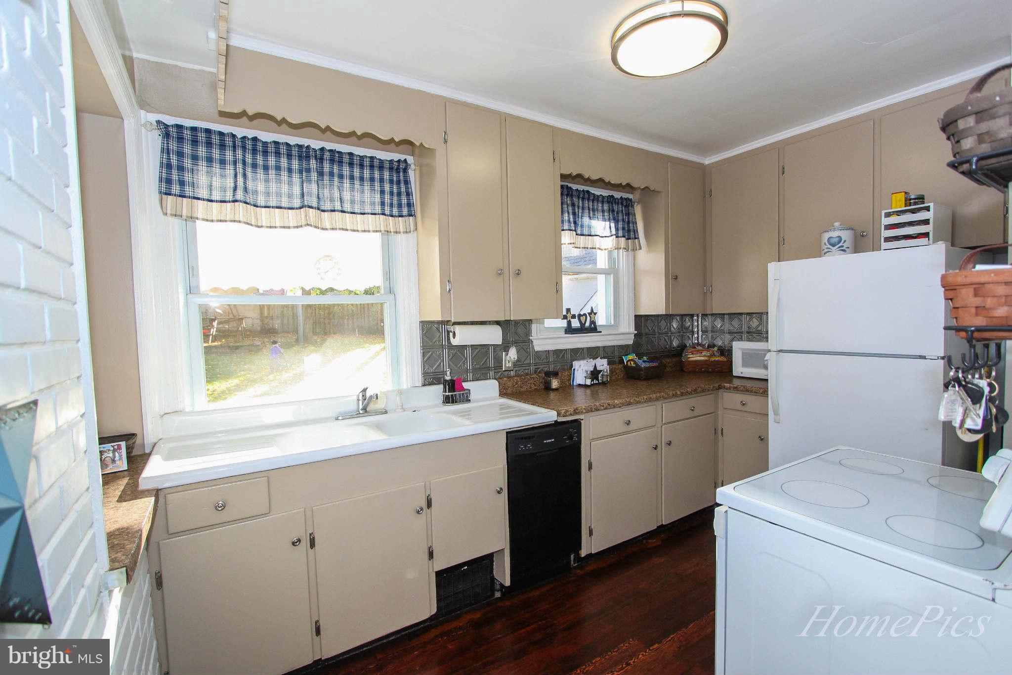 1049 Columbia Road Hagerstown, MD 21742 - Photo 16 of 30 Kitchen