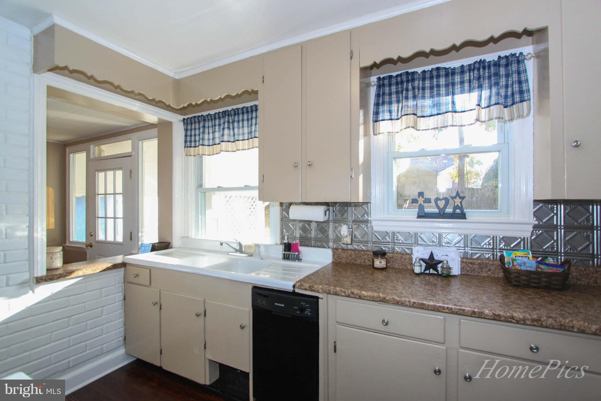1049 Columbia Road Hagerstown, MD 21742 - Photo 17 of 30 Kitchen