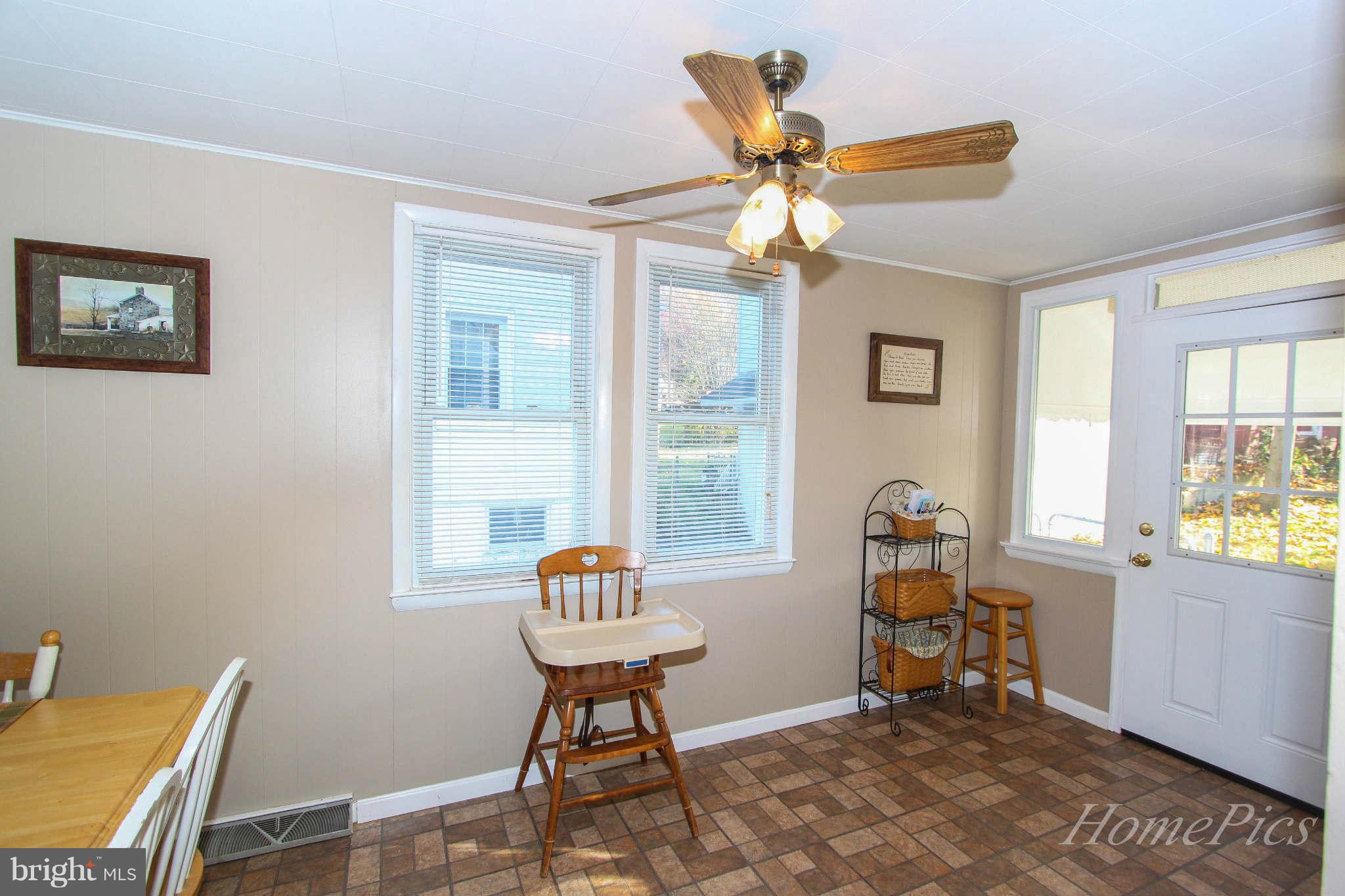 1049 Columbia Road Hagerstown, MD 21742 - Photo 18 of 30 Dining Room