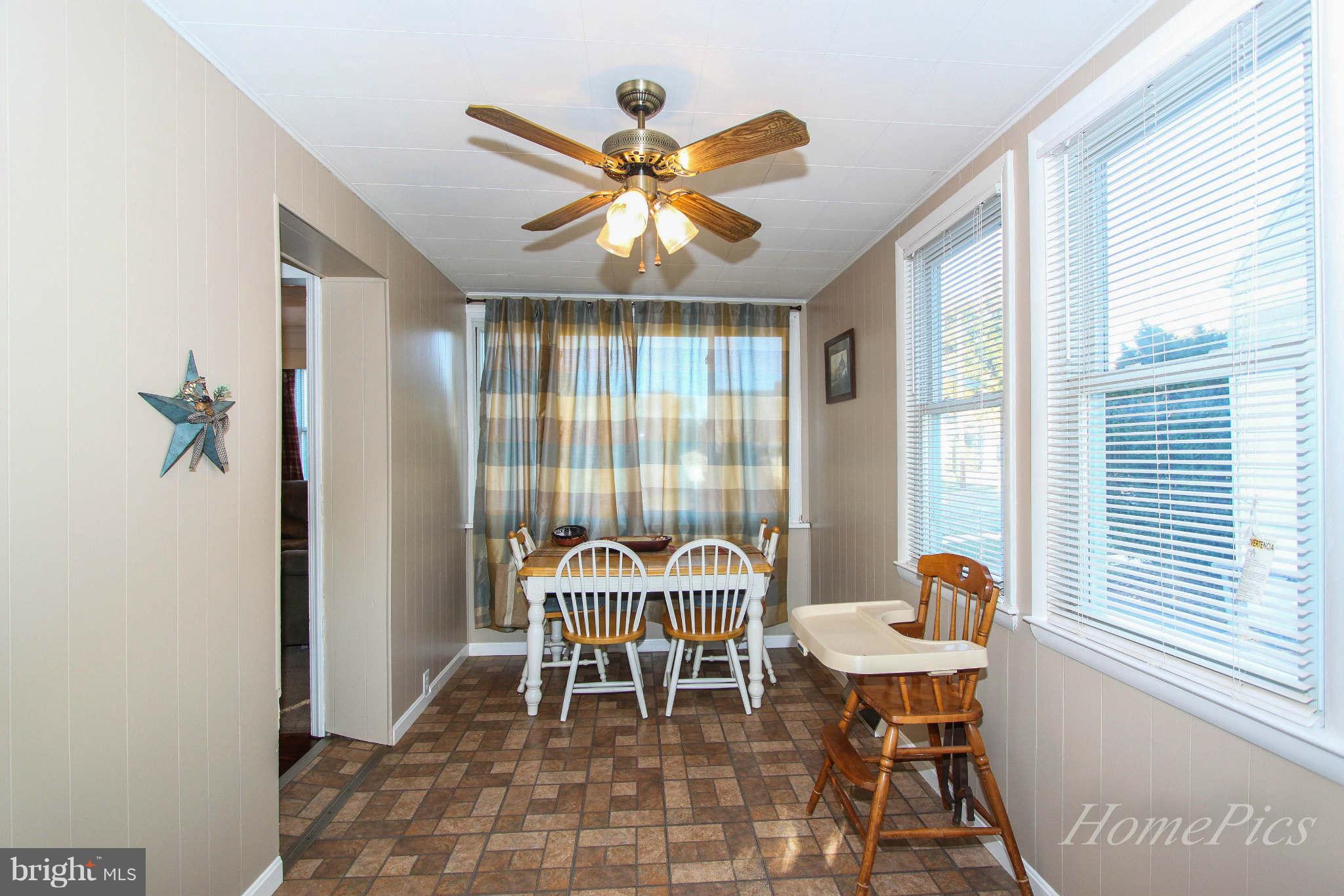1049 Columbia Road Hagerstown, MD 21742 - Photo 19 of 30 Dining Room