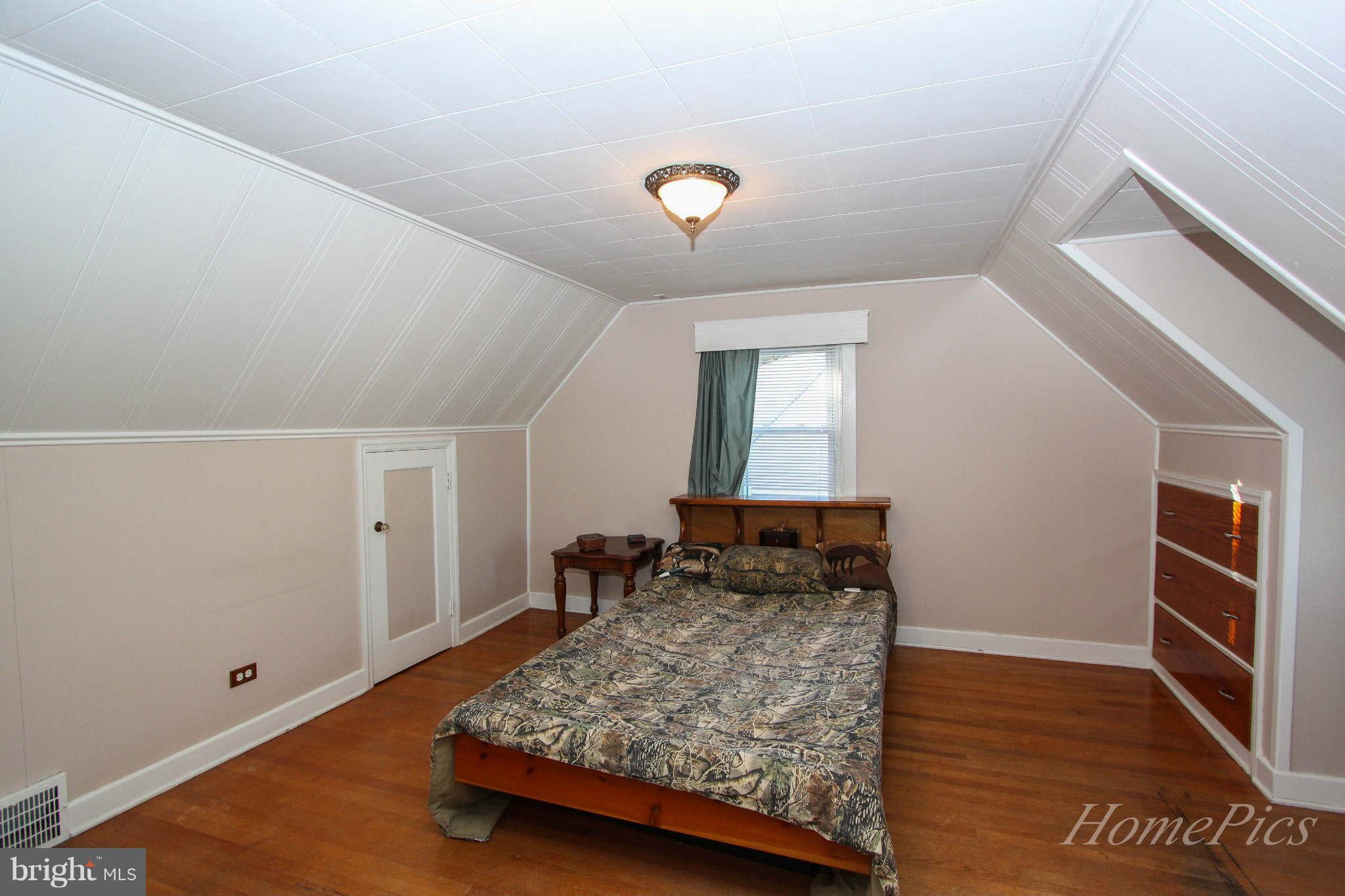 1049 Columbia Road Hagerstown, MD 21742 - Photo 26 of 30 Bedroom