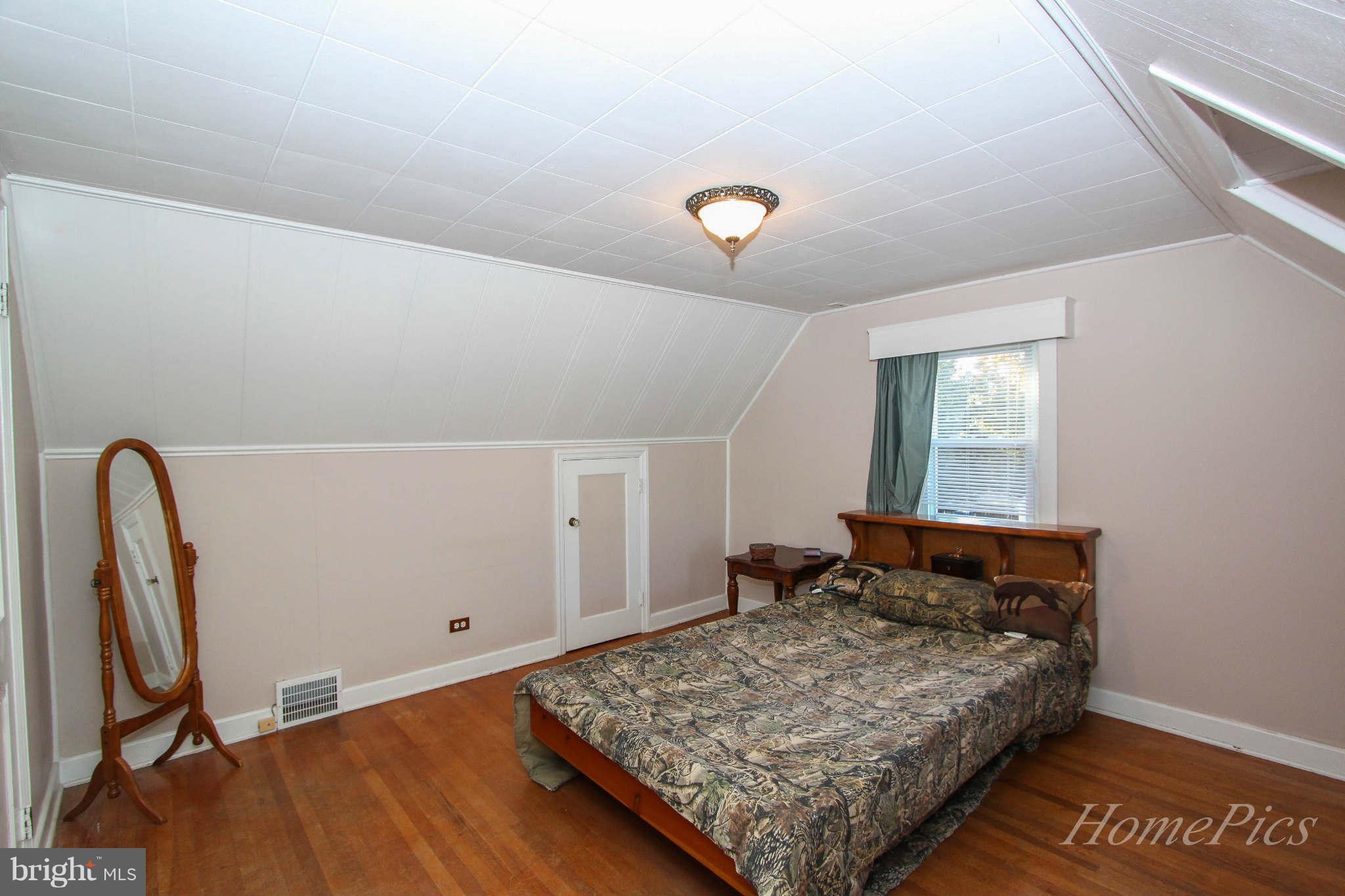 1049 Columbia Road Hagerstown, MD 21742 - Photo 27 of 30 Bedroom
