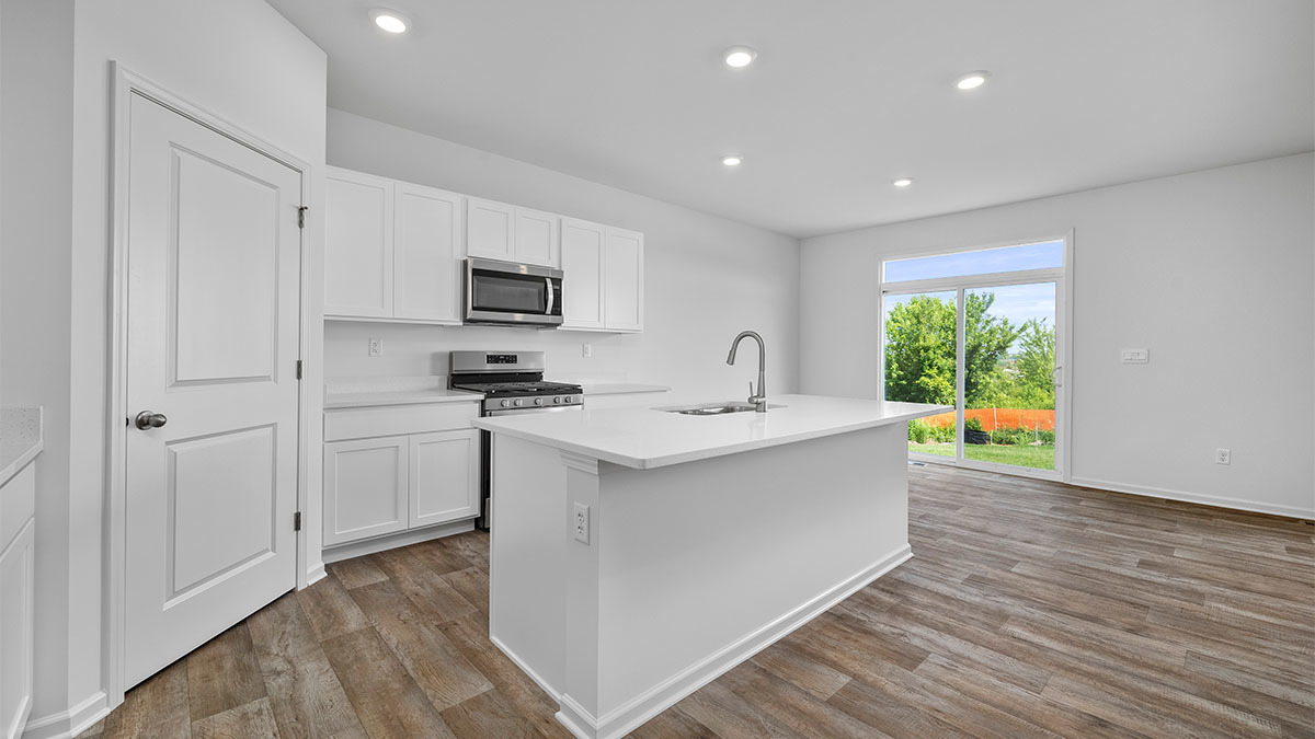 863 Cascade Court Pingree Grove, IL 60140 - Photo 3 of 17