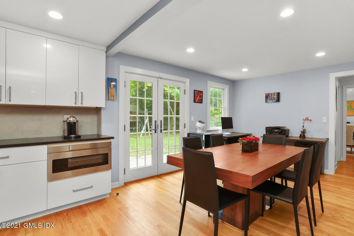 25 Summit Road Riverside, CT 06878 - Photo 12 of 40 25 Summit Rd Greenwich CT-large-031-031-