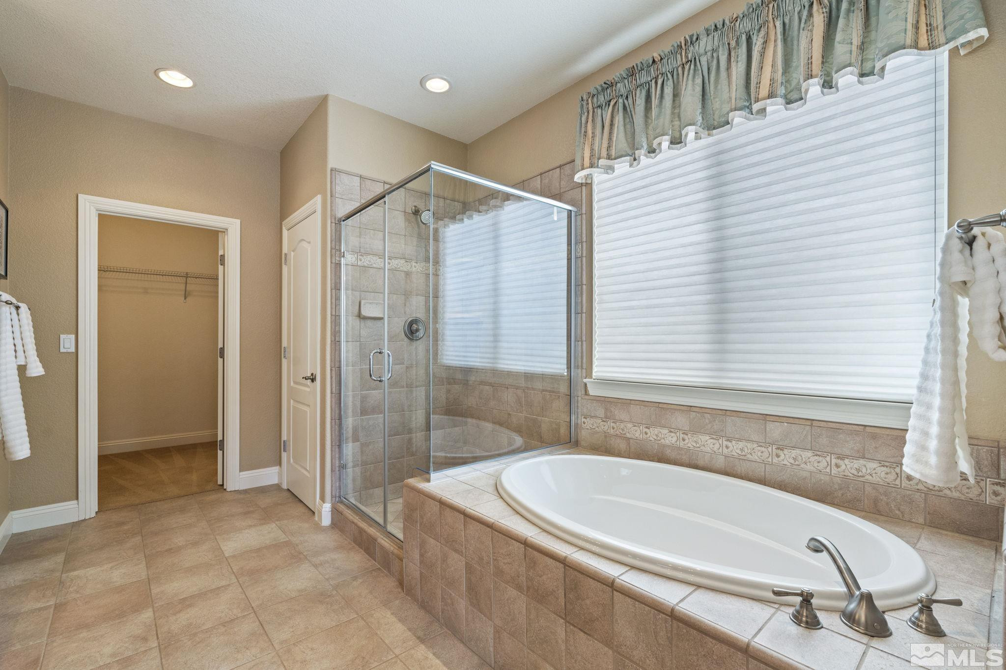 610 Aberdeen Court Reno, NV 89521 - Photo 27 of 40 a bathroom with a bathtub and a shower