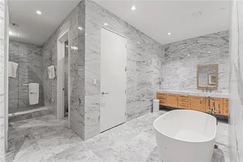 $6,499,000 | 2912 Bayshore Boulevard, Unit 2501, Tampa, FL 33629