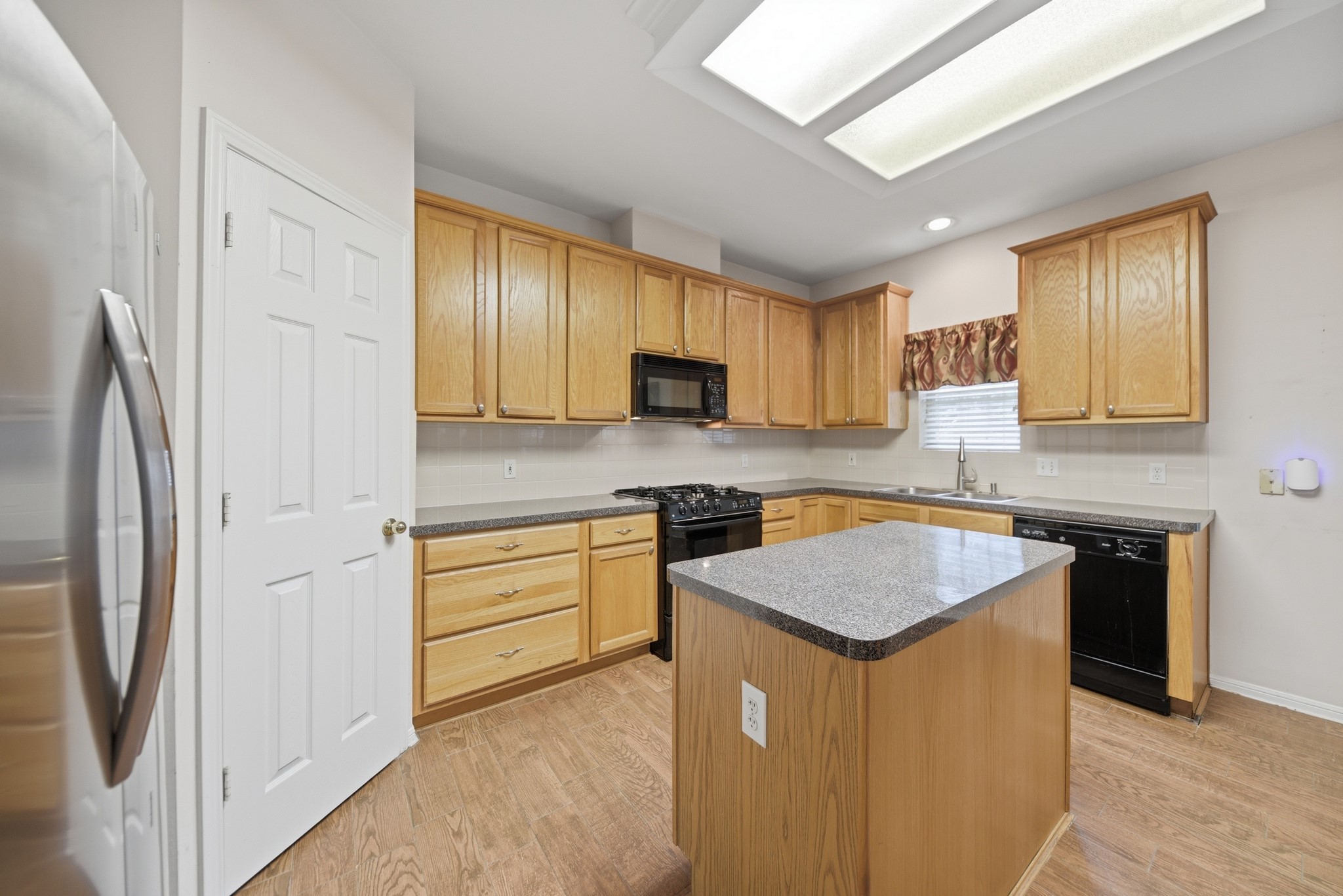 1409 Ward Bend Road Sealy, TX 77474 - Photo 10 of 39 Gallery Image 10
