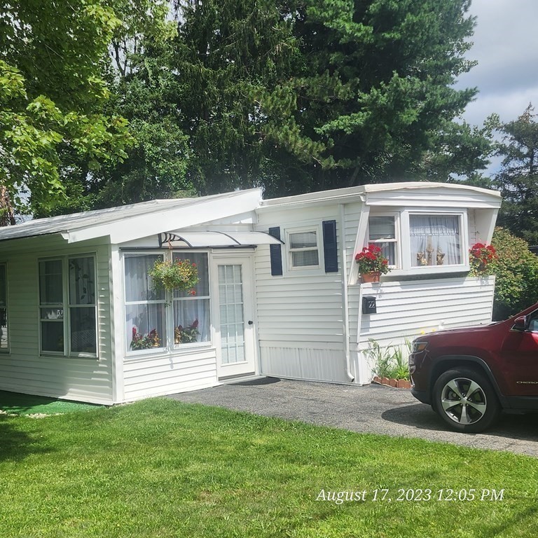 a view of a house with a backyard