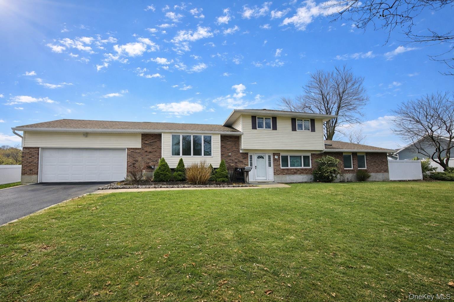 10 Wisteria Way Commack, NY 11725 - Photo 1 of 19
