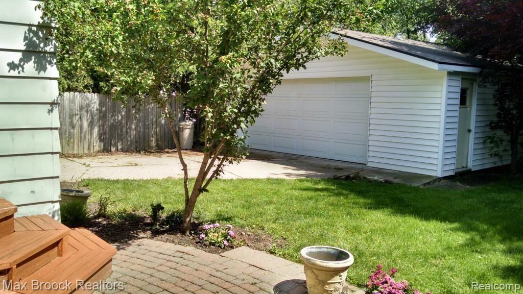 1524 Villa Road Birmingham, MI 48009 - Photo 3 of 32