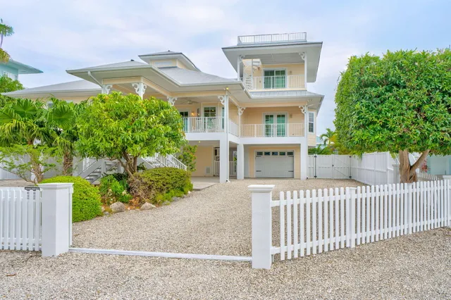 a view of a house with backyard and a garage