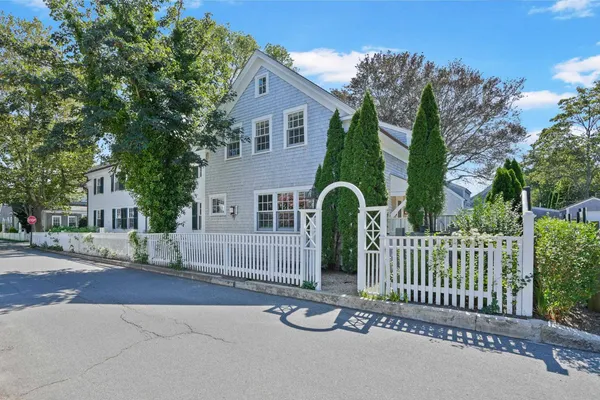 $9,403,000 | 52 South Summer Street, Edgartown, MA 02539
