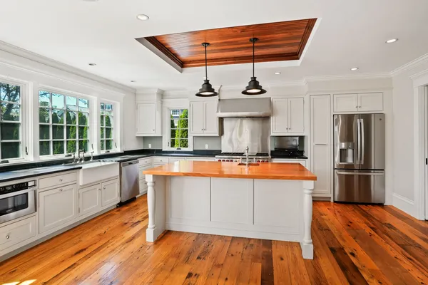 $9,403,000 | 52 South Summer Street, Edgartown, MA 02539