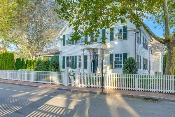 $9,403,000 | 52 South Summer Street, Edgartown, MA 02539