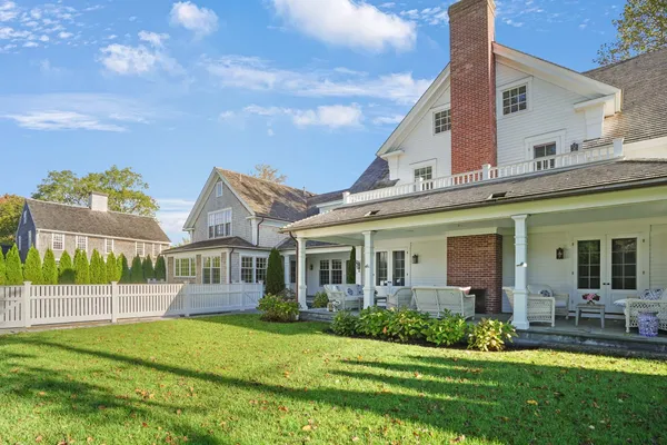 $9,403,000 | 52 South Summer Street, Edgartown, MA 02539