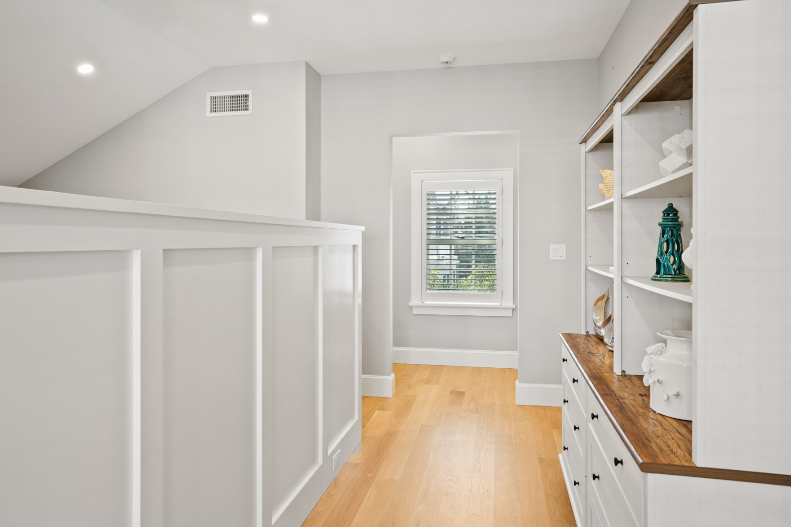 52 South Summer Street Edgartown, MA 02539 - Photo 47 of 51 a spacious bathroom with a tub and shower