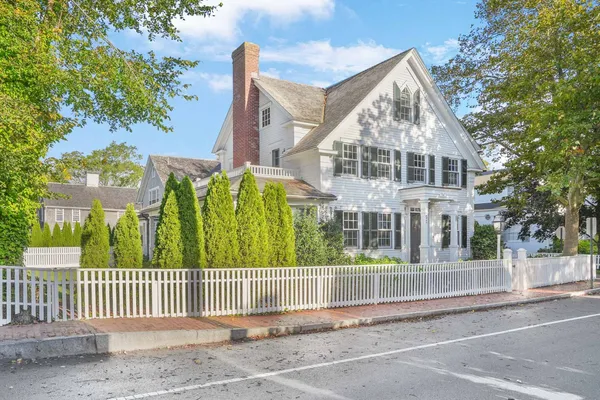 $9,403,000 | 52 South Summer Street, Edgartown, MA 02539