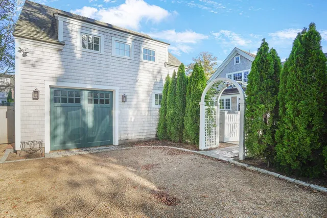 $9,403,000 | 52 South Summer Street, Edgartown, MA 02539
