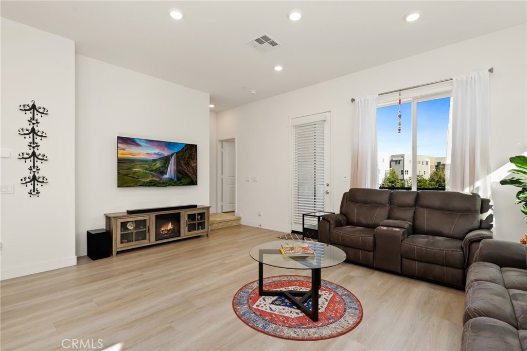 257 Sash Irvine, CA 92618 - Photo 7 of 68