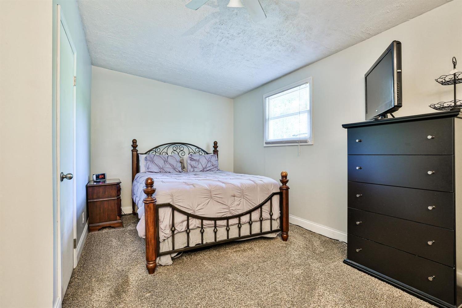 3177 Crest Road Cincinnati, OH 45251 - Photo 12 of 35 Gallery Image 12