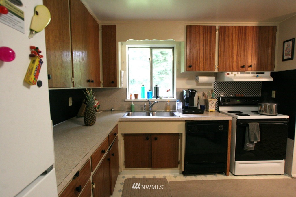 8923 Armstrong Road Southwest Olympia, WA 98512 - Photo 6 of 21 Gallery Image 6