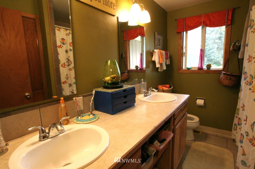 8923 Armstrong Road Southwest Olympia, WA 98512 - Photo 7 of 21 Gallery Image 7