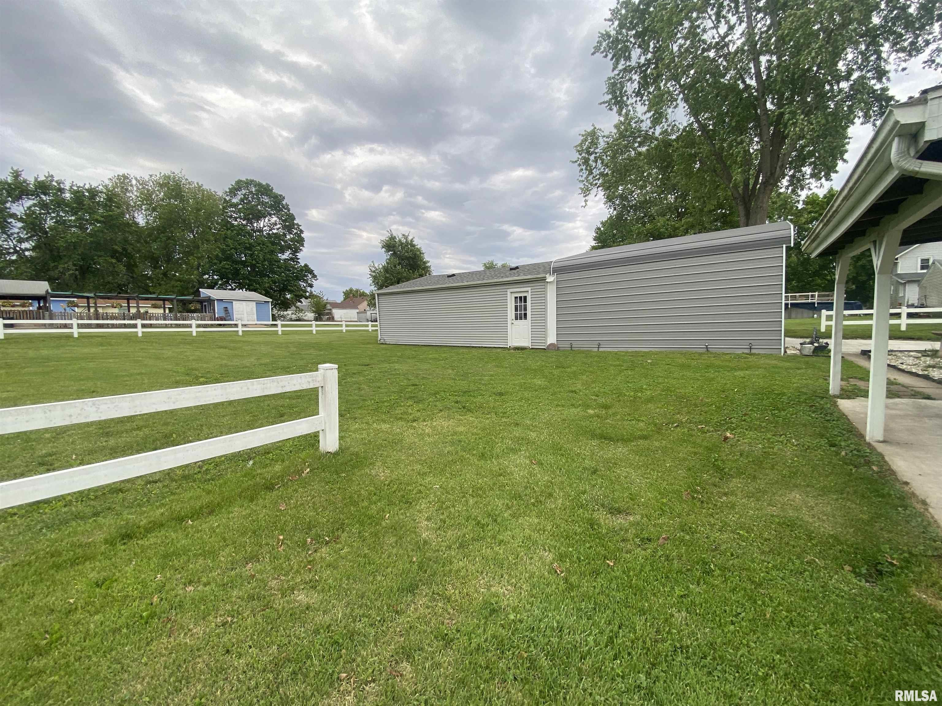 35 West Beech Street Canton, IL 61520 - Photo 6 of 38