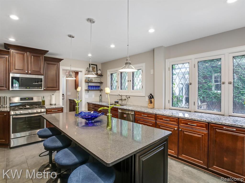 1235 Yorkshire Road Grosse Pointe Park, MI 48230 - Photo 8 of 51