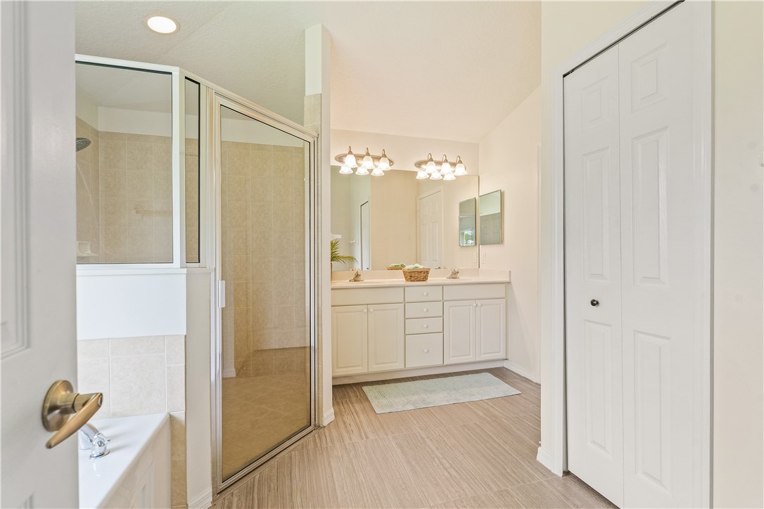 1087 4th Lane Southwest Vero Beach, FL 32962 - Photo 20 of 34 a bathroom with a shower sink and mirror