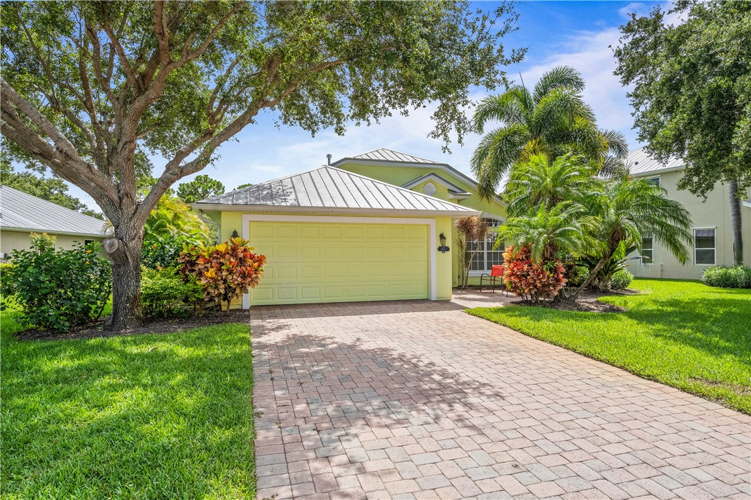 1087 4th Lane Southwest Vero Beach, FL 32962 - Photo 5 of 34 a view of a big house with a big yard and large tree