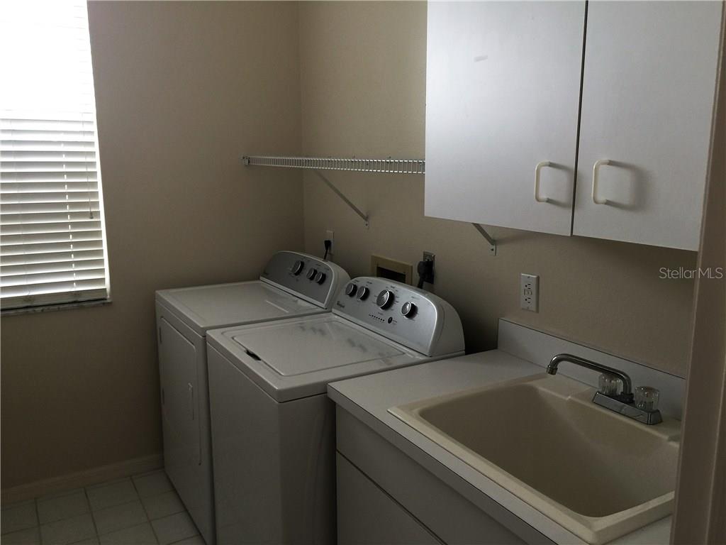 549 Fallbrook Drive Venice, FL 34292 - Photo 18 of 25 a utility room with dryer and washer
