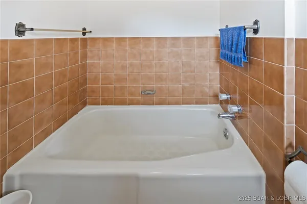 $2,490,000 | 5492 Black Elk Lane, Stover, MO 65078