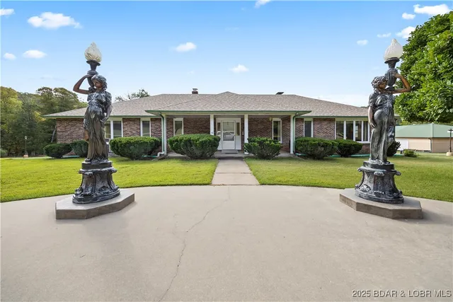 $2,490,000 | 5492 Black Elk Lane, Stover, MO 65078