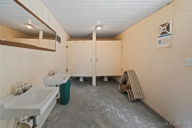 $2,490,000 | 5492 Black Elk Lane, Stover, MO 65078