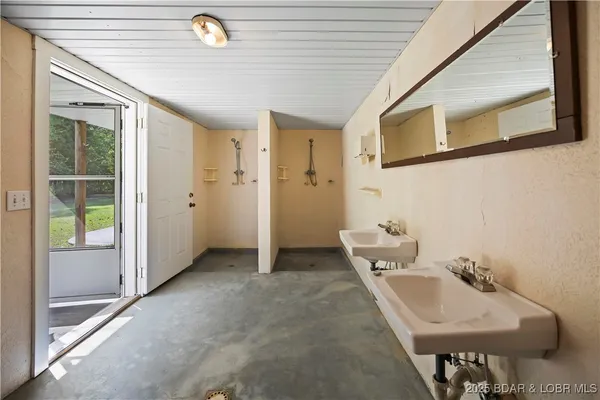 $2,490,000 | 5492 Black Elk Lane, Stover, MO 65078