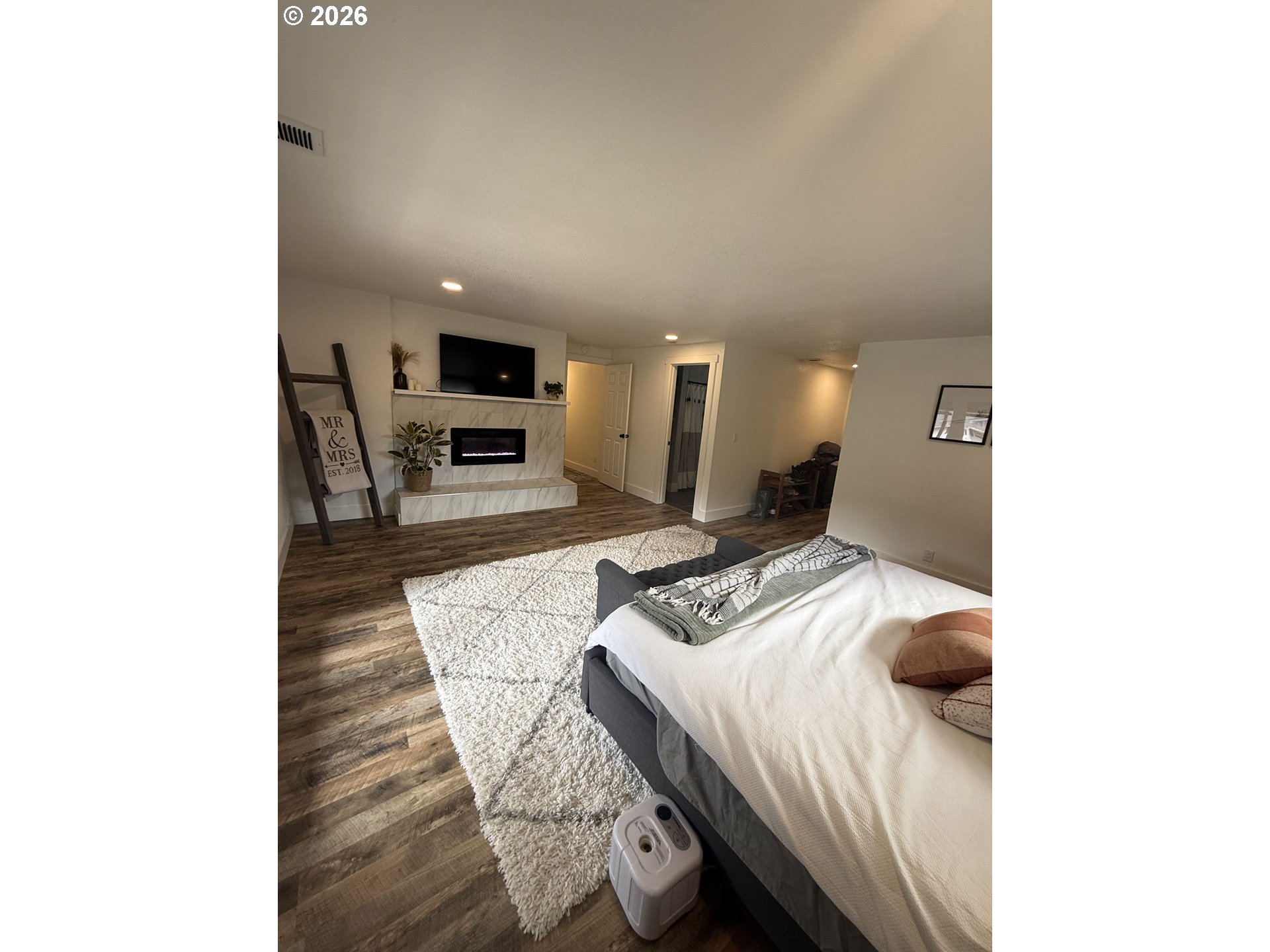 6974 Glacier Drive Springfield, OR 97478 - Photo 14 of 37 a bedroom with a bed and a television