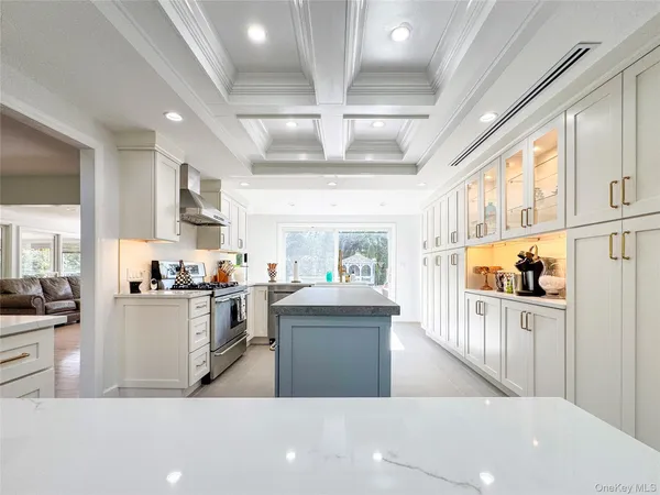 $2,600,000 | 137 South Road, Westhampton, NY 11977